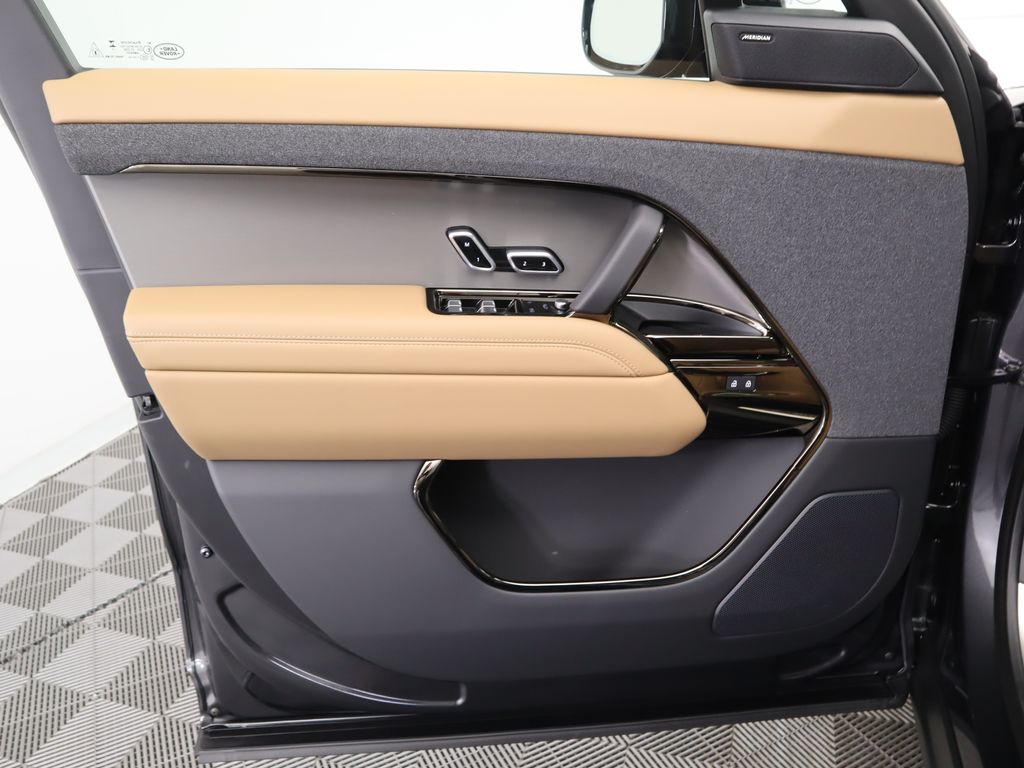 Thumbnail: 2025 Land Rover Range Rover Sport - 25