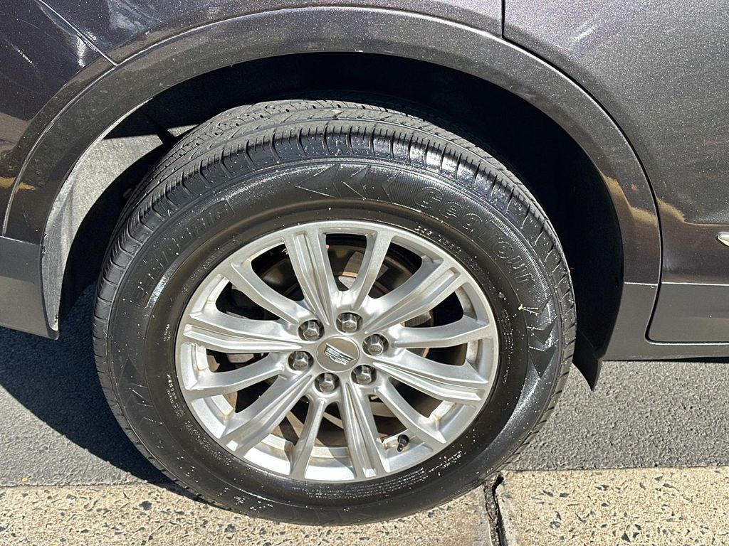 Thumbnail: 2018 Cadillac XT5 - 16