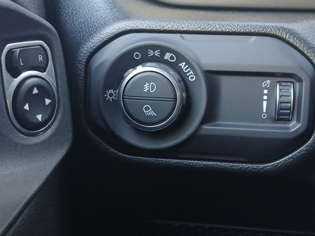 Used Car 2023 Jeep Gladiator  Overland For Sale Under $35,000 In Austin, Texas
