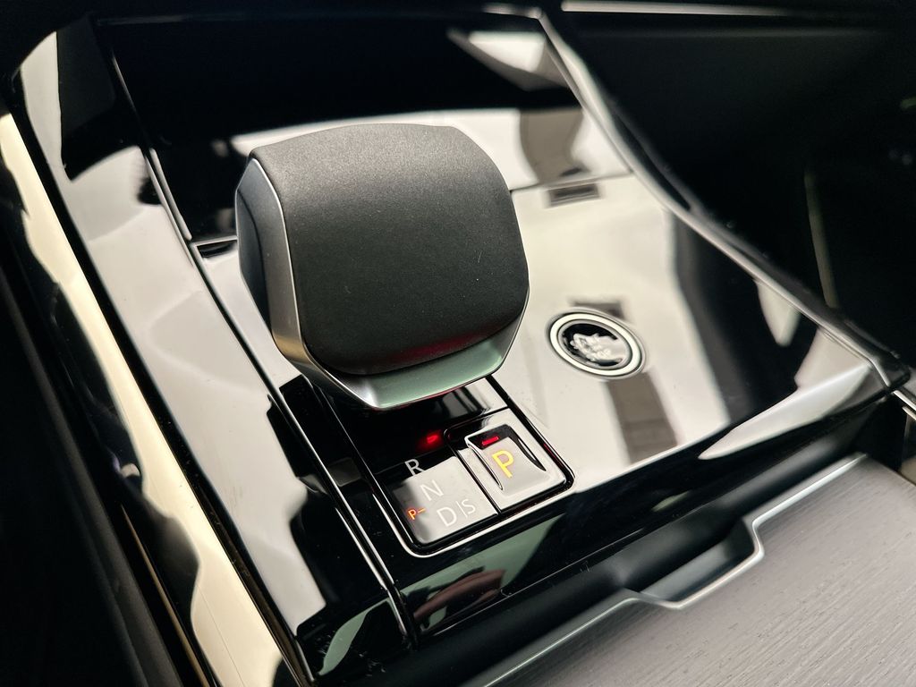 2025 Land Rover Range Rover Sport SE 11