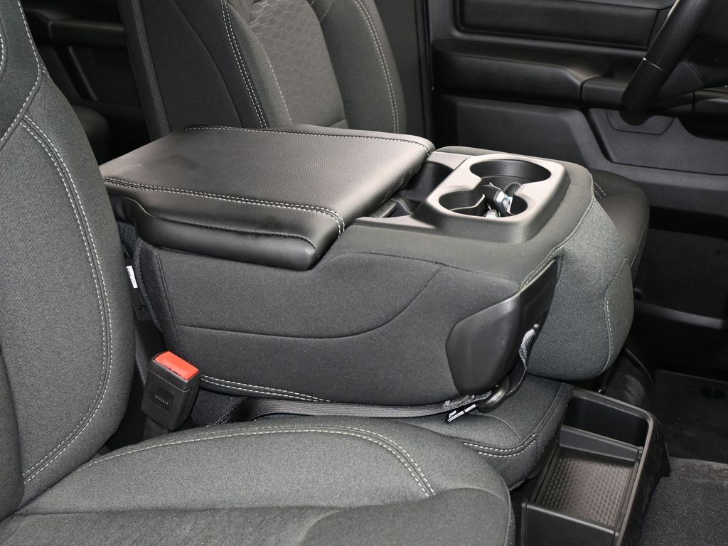 New 2026 Diamond Black Crystal Pearlcoat Ram Express image 37