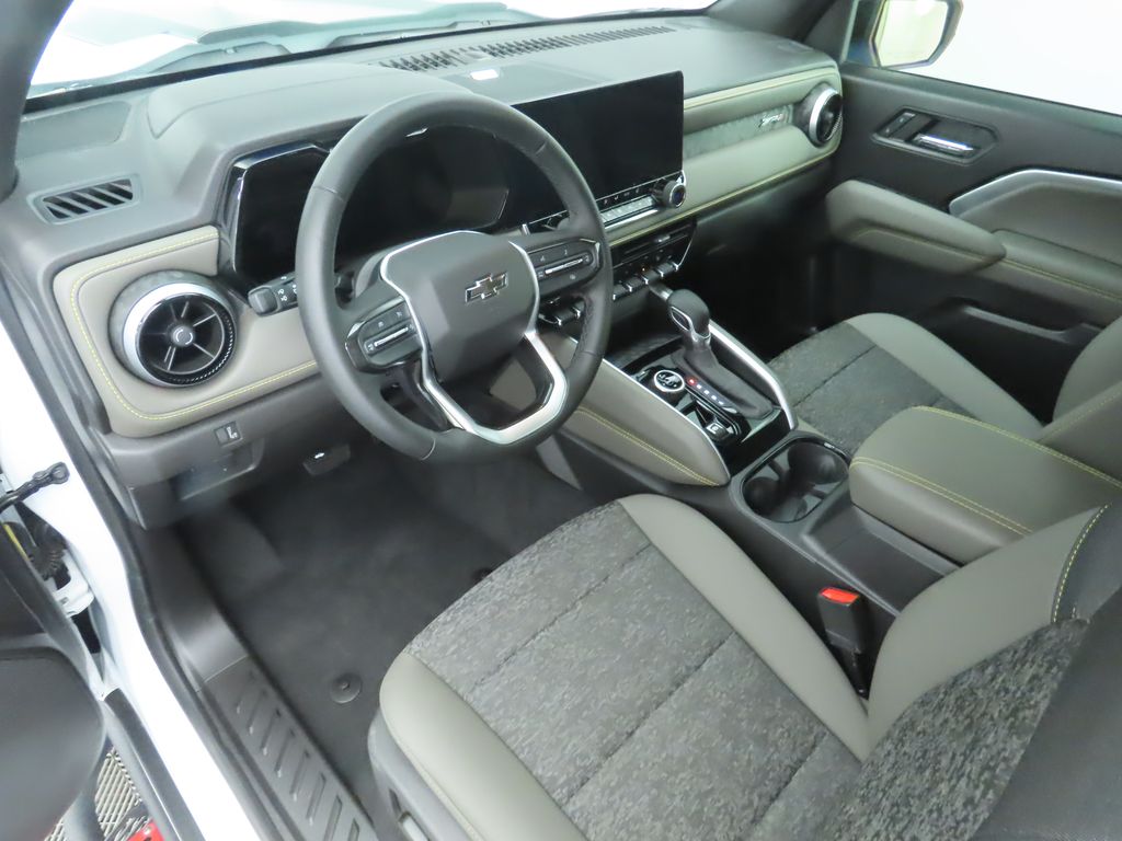 Thumbnail: 2024 Chevrolet Colorado - 9