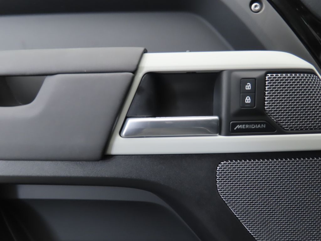 Thumbnail: 2024 Land Rover Defender - 24