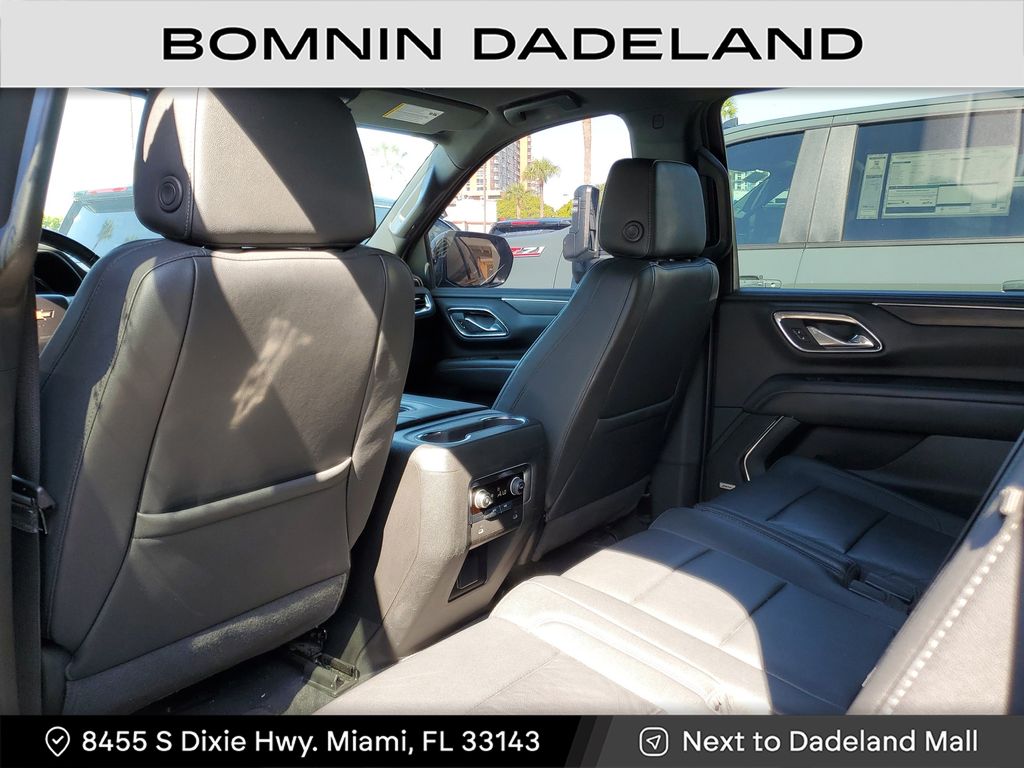 2023 Chevrolet Suburban LT photo