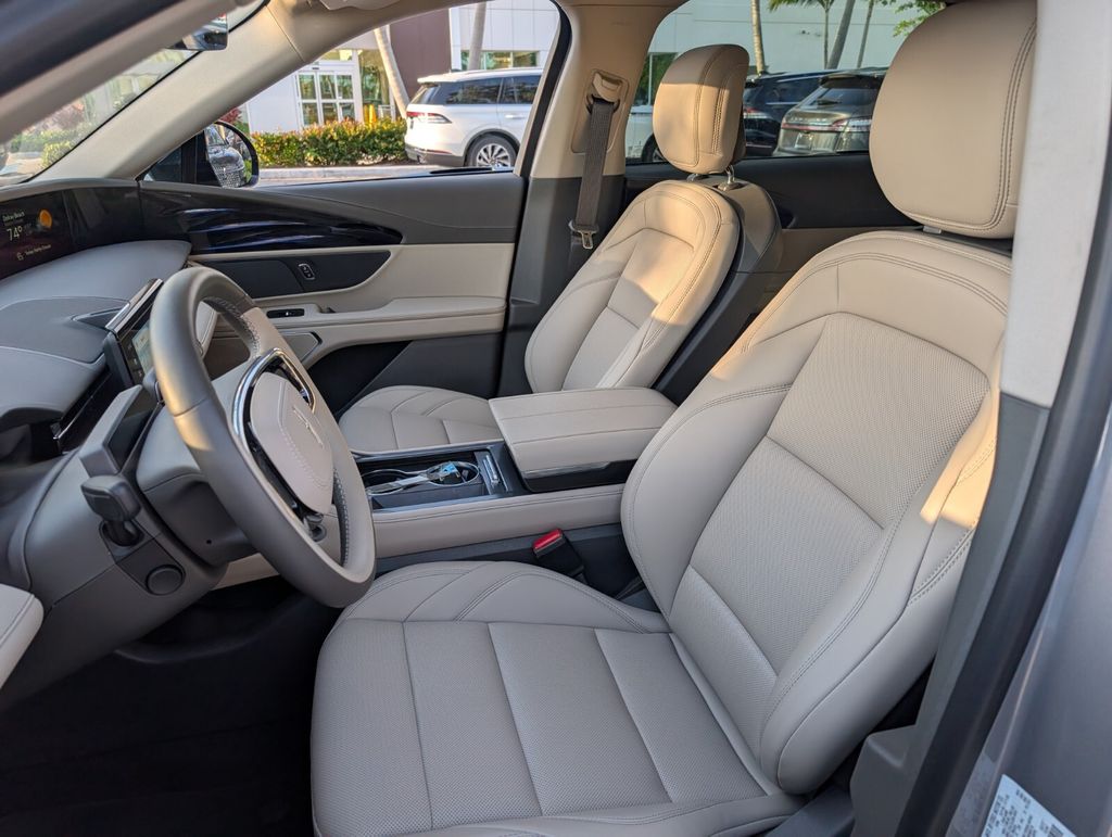 new 2025 Lincoln Nautilus car, priced at $55,728