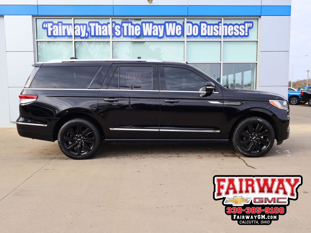 Infinite Black Metallic Clearcoat 2022 Lincoln Navigator L Reserve 4WD SUV / Crossover Four-Wheel Drive Automatic