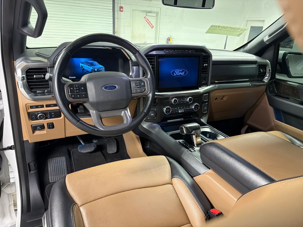 2021 Oxford White Ford F-150 Lariat 4X4 Truck