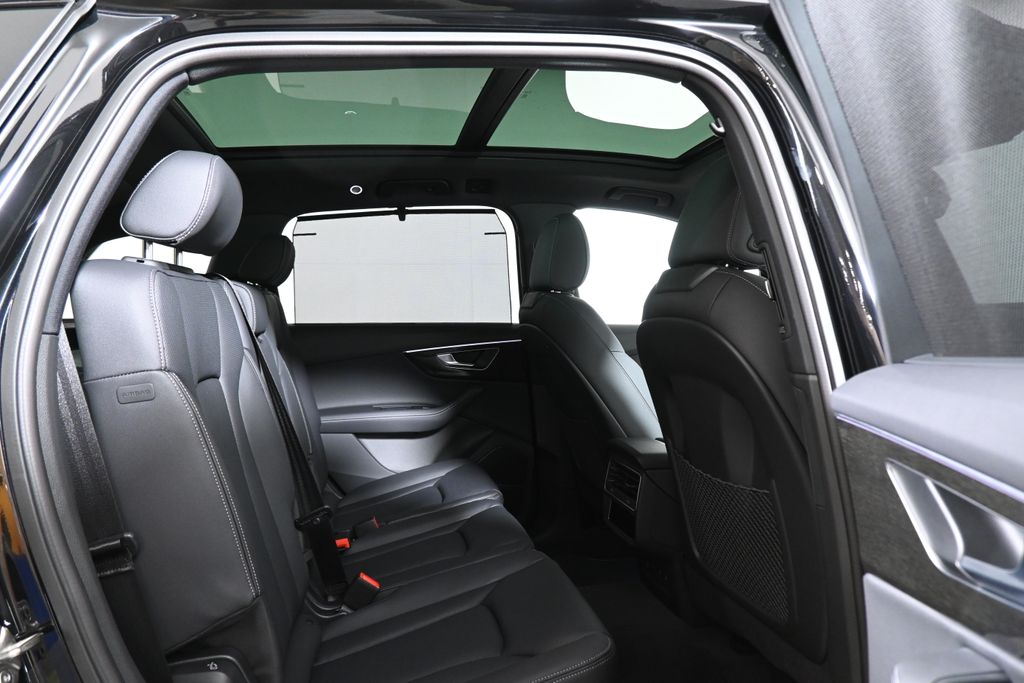 Thumbnail: 2026 Audi Q7 - 18