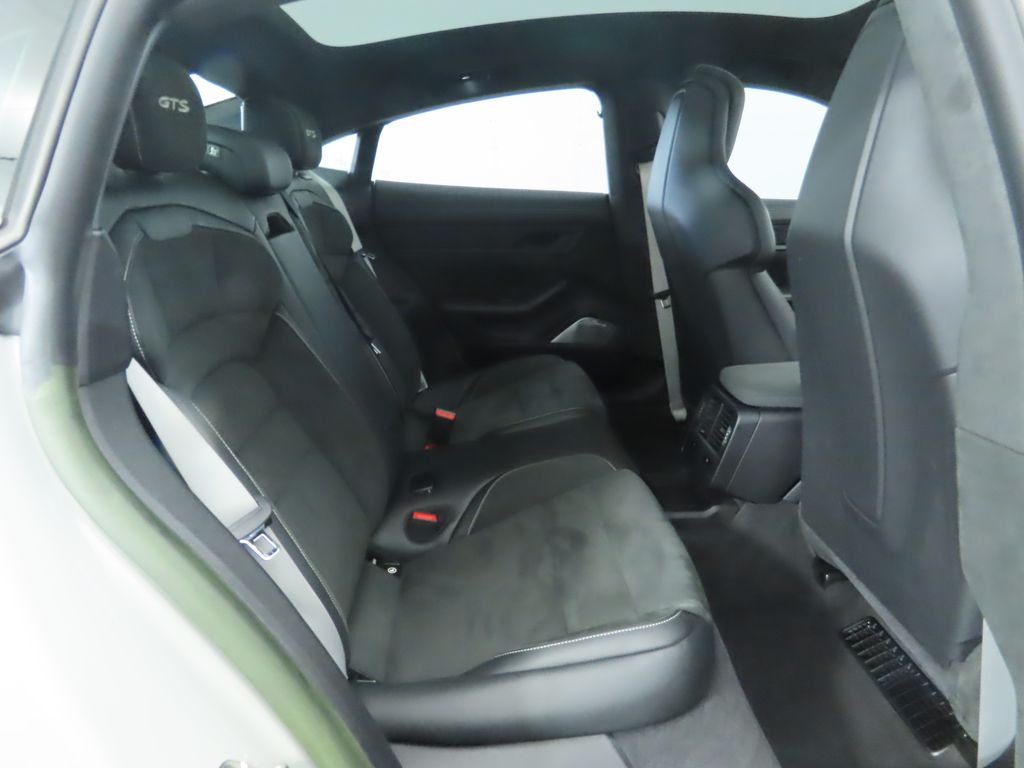 Thumbnail: 2023 Porsche Taycan - 23