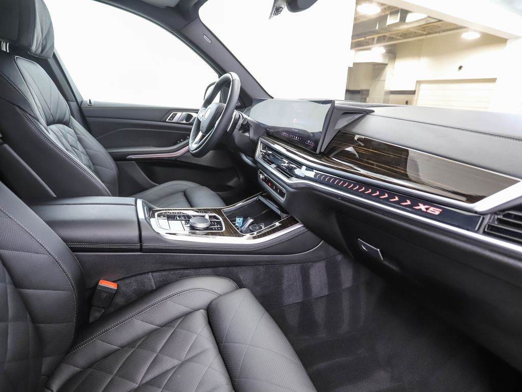 Thumbnail: 2025 BMW X5 - 29