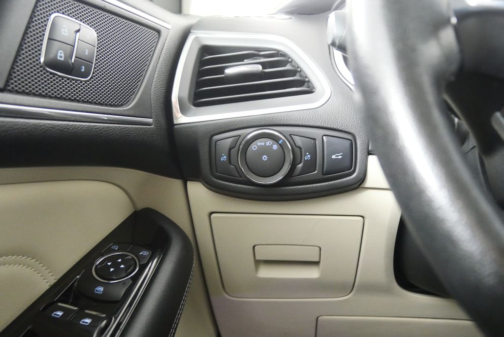 Thumbnail: 2015 Ford Edge - 18