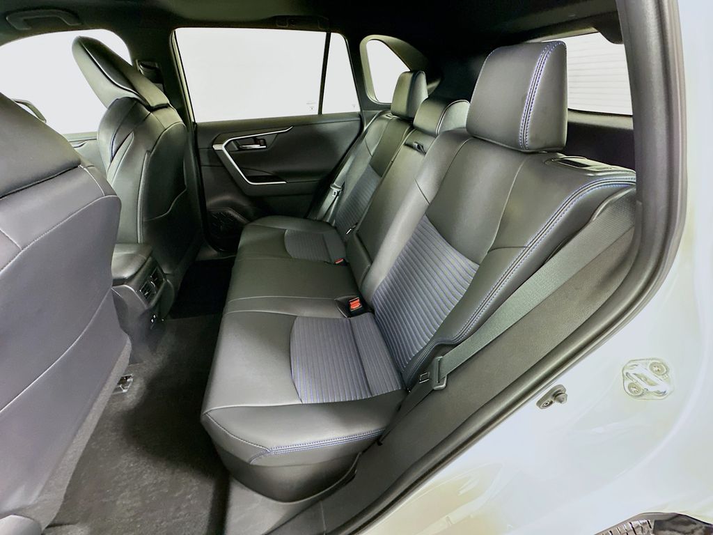 Thumbnail: 2021 Toyota RAV4 - 25