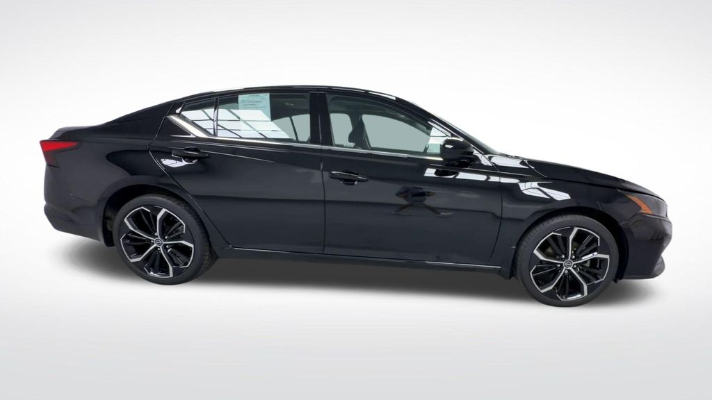 Used 2025 Nissan Altima Sedan