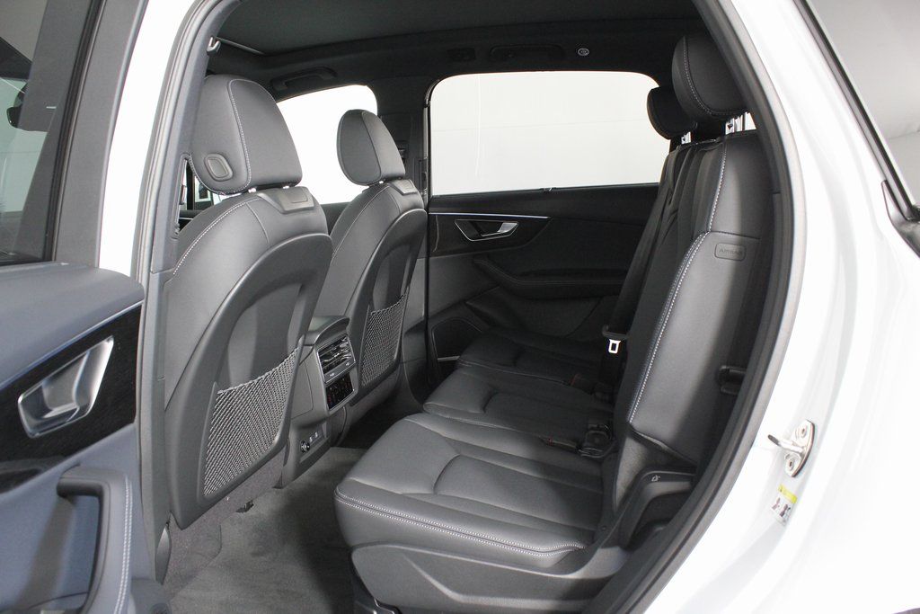 Thumbnail: 2026 Audi Q7 - 6