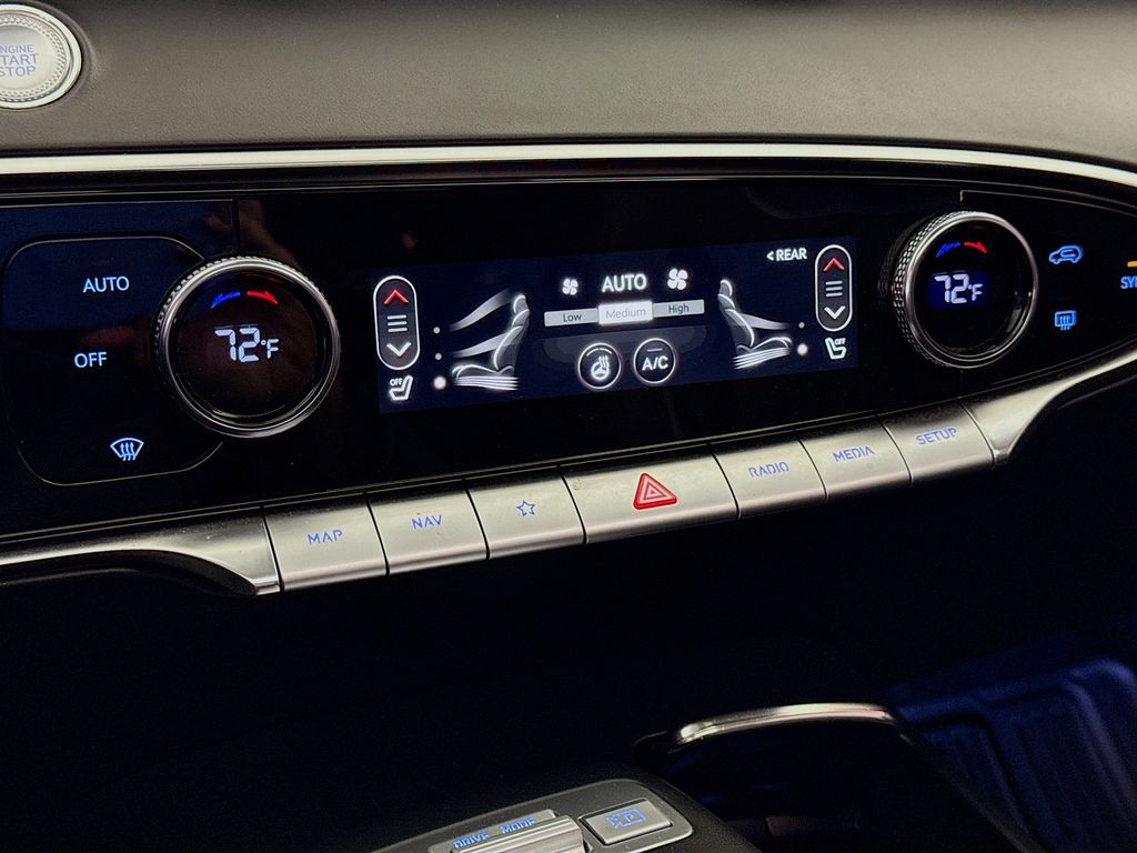 Thumbnail: 2024 Genesis GV70 - 16