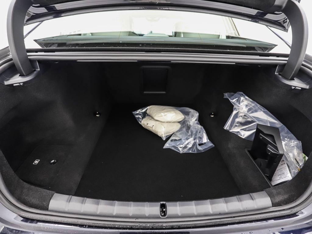 Thumbnail: 2026 BMW 7 Series - 25