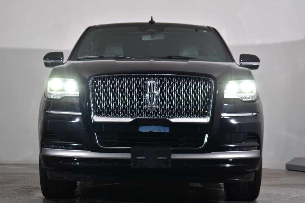 Thumbnail: 2024 Lincoln Navigator L - 8