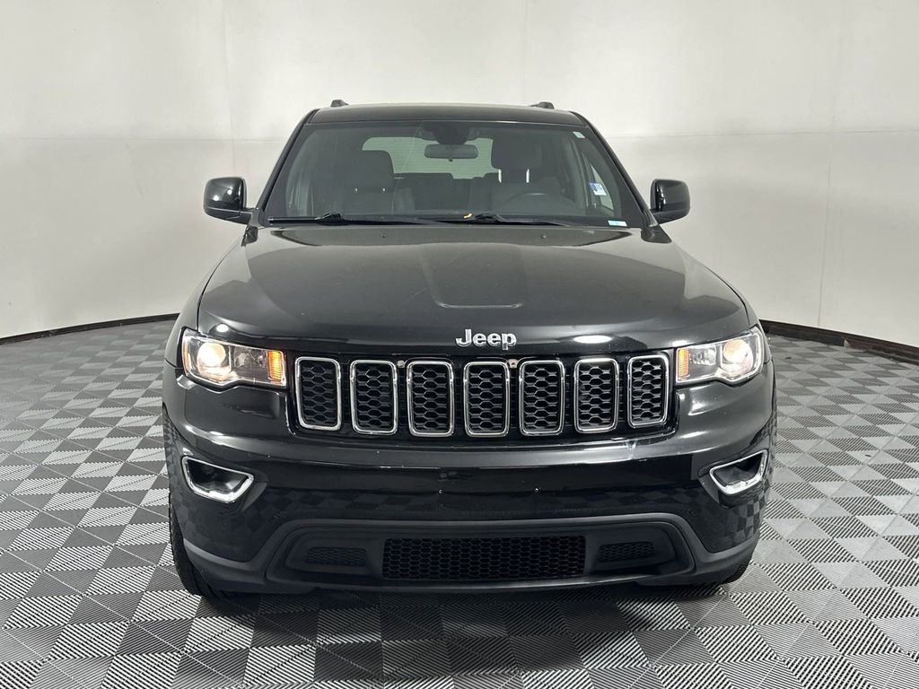 2018 Jeep Grand Cherokee Laredo 2