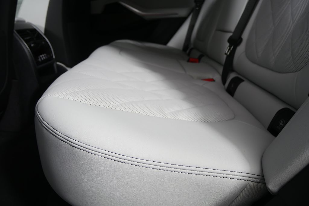 Thumbnail: 2026 BMW X5 - 15