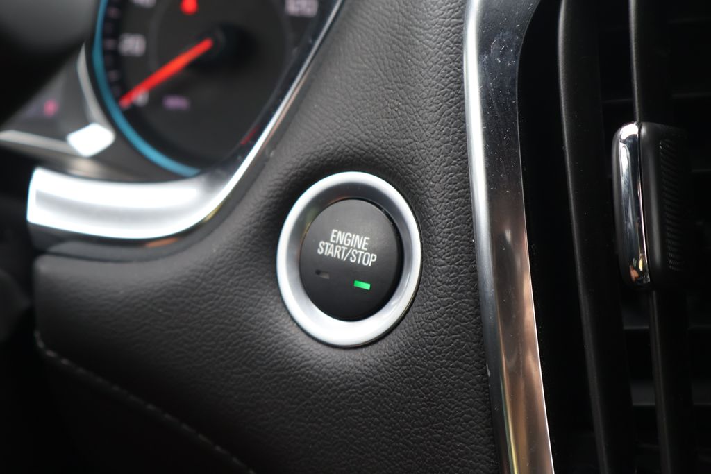 Thumbnail: 2023 Chevrolet Traverse - 32