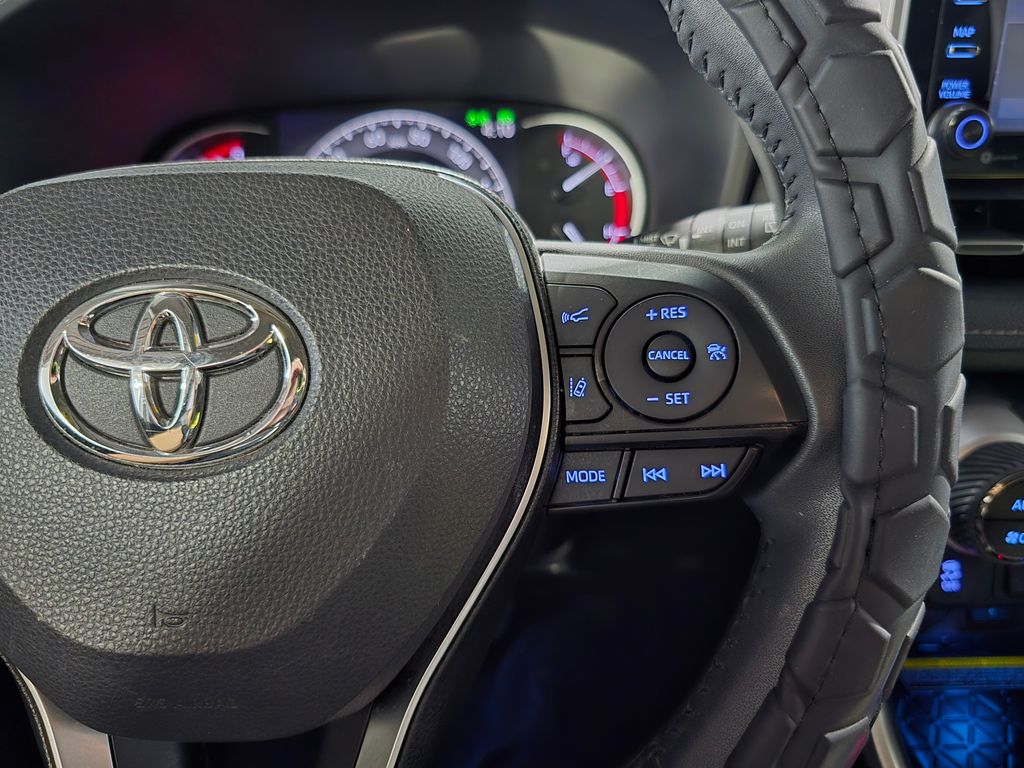 Thumbnail: 2021 Toyota RAV4 - 17