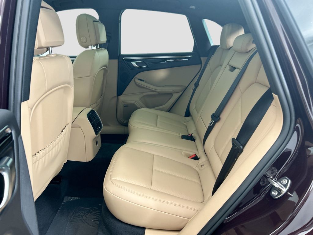 Thumbnail: 2026 Porsche Macan - 19