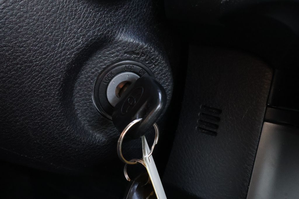 Thumbnail: 2016 Toyota Tacoma - 25