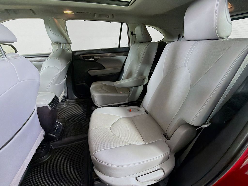Used 2021 Toyota Highlander SUV