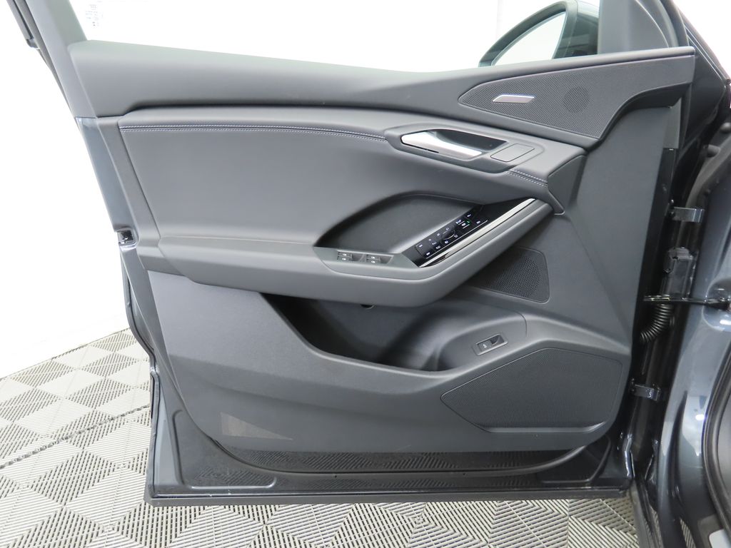 Thumbnail: 2025 Audi Q6 e-tron - 26