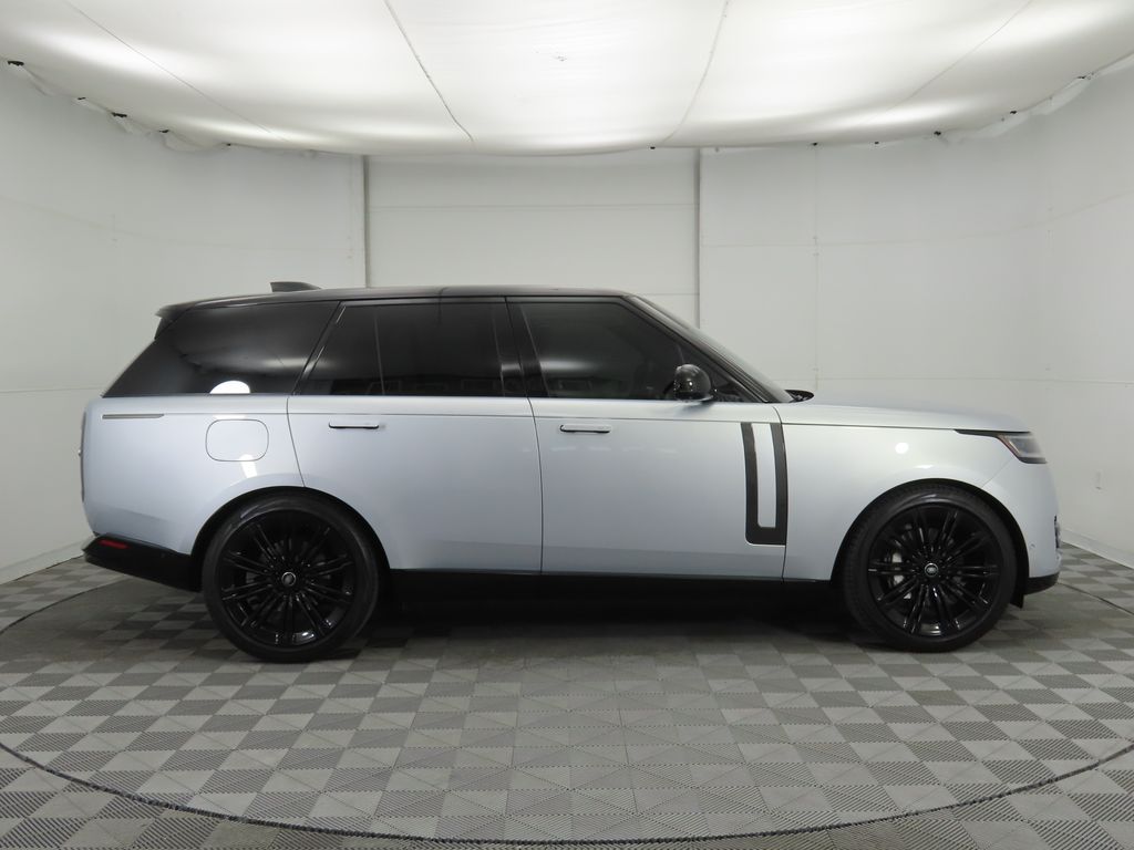 2023 Land Rover Range Rover SE 4