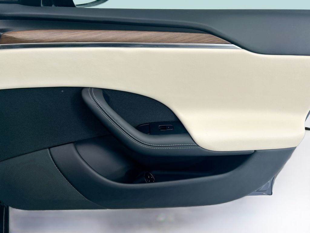 Thumbnail: 2022 Tesla Model S - 24