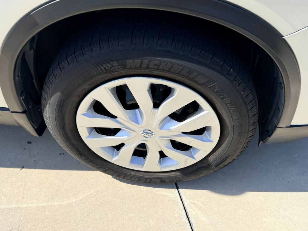 Thumbnail: 2017 Nissan Rogue - 14