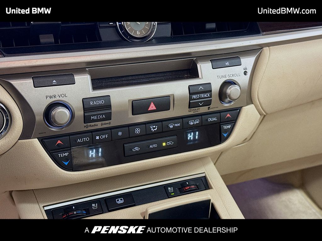 Thumbnail: 2013 Lexus ES - 11