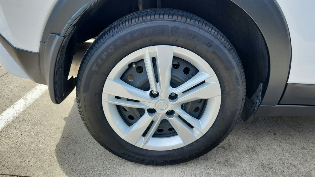 2025 Nissan Kicks Play