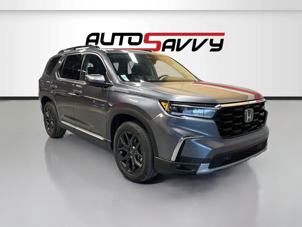 2025 Honda Pilot Touring AWD's photo