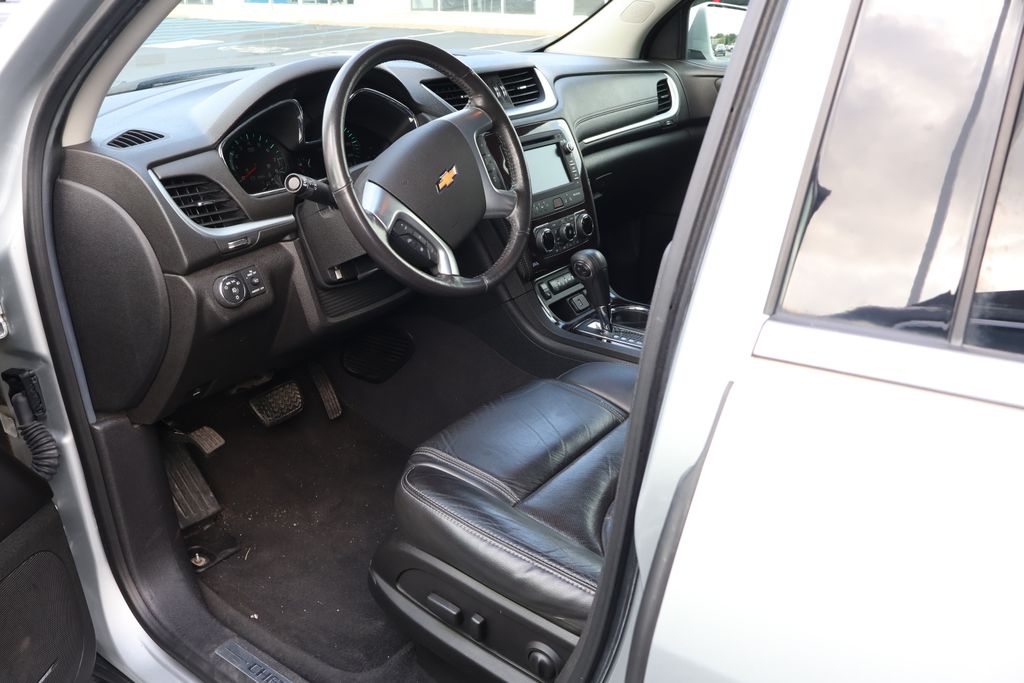 Thumbnail: 2015 Chevrolet Traverse - 10