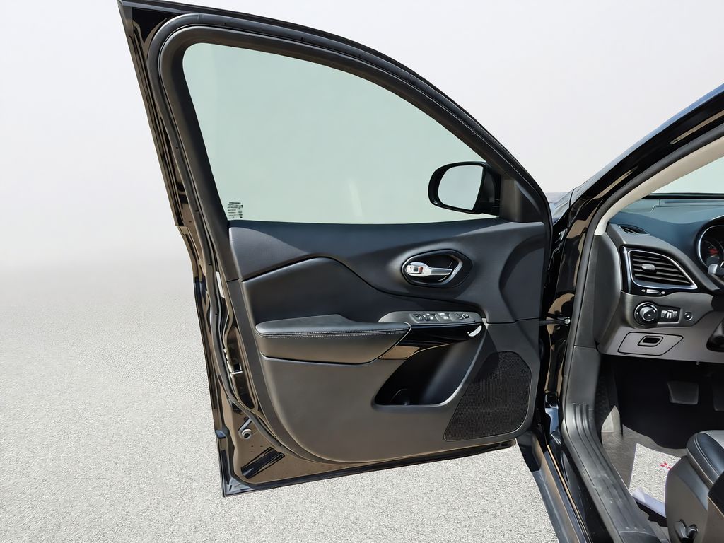 2023 Jeep Cherokee Altitude Black at Community Toyota