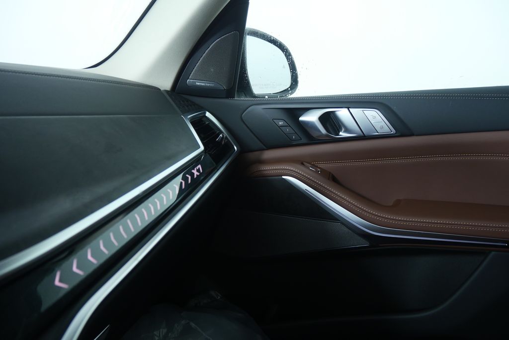 Thumbnail: 2026 BMW X7 - 26