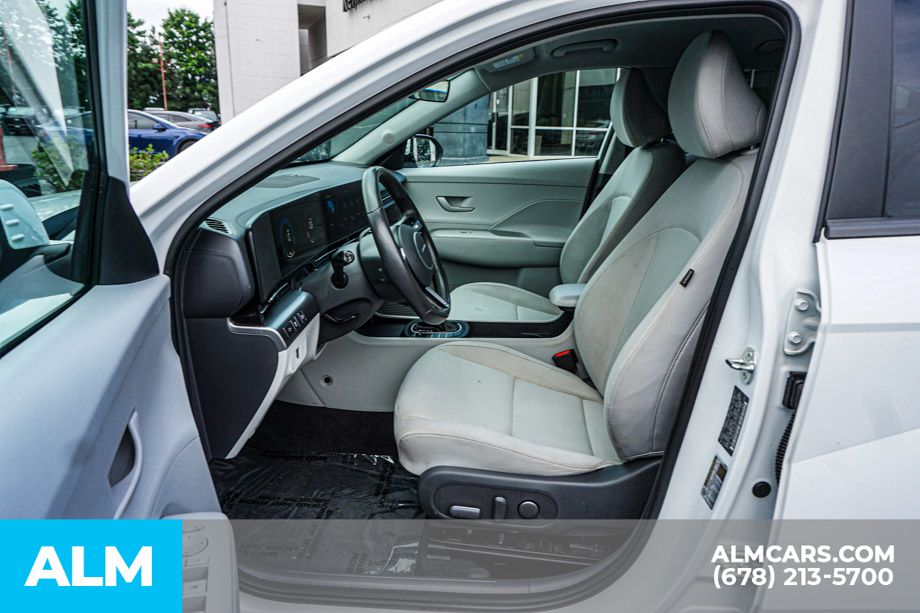 Used 2024 White Hyundai SEL image 19
