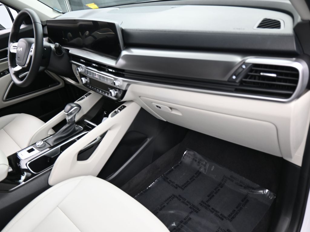 Used 2024 Glacial White Pearl Kia S image 45