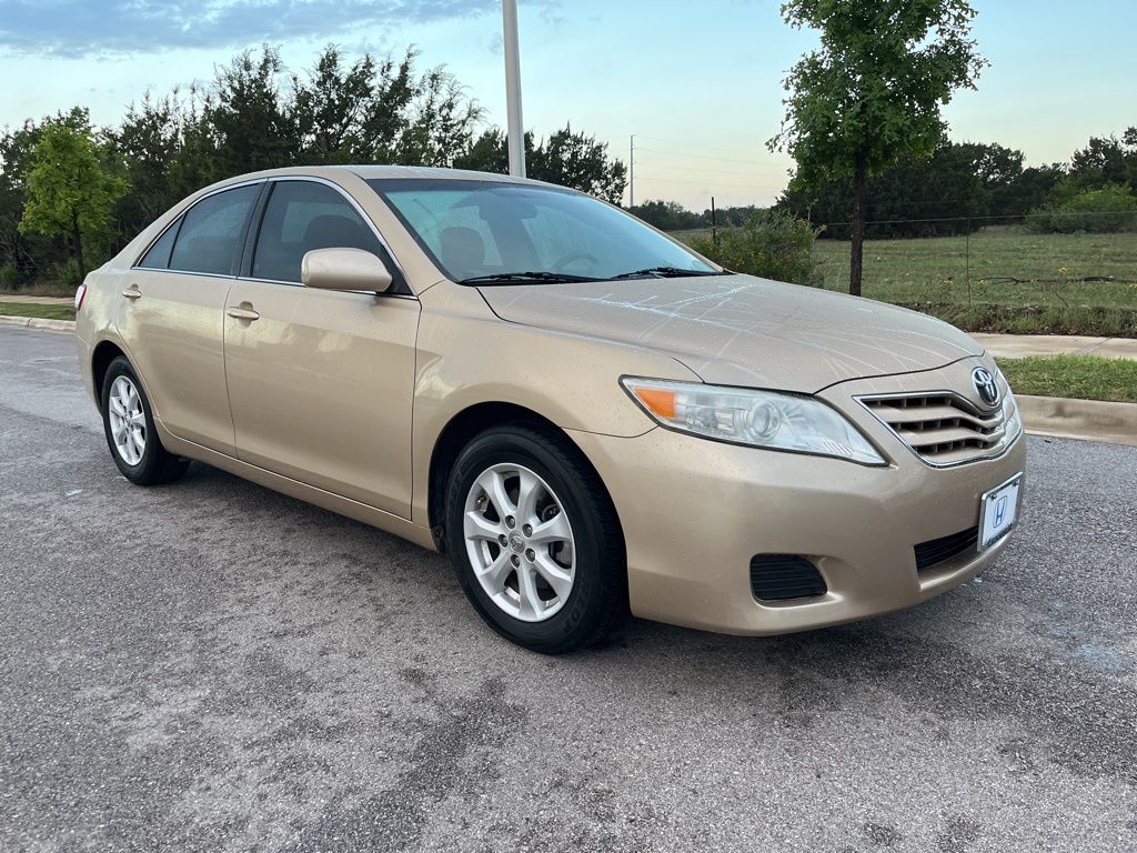 2011 Toyota Camry LE 3