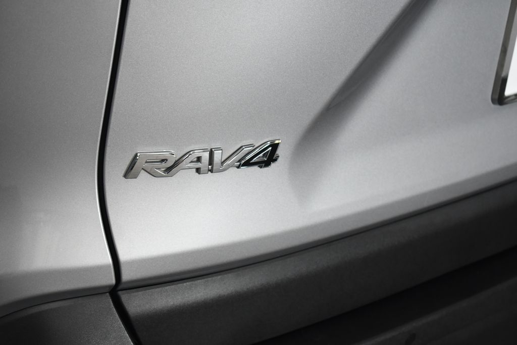 Thumbnail: 2021 Toyota RAV4 - 7