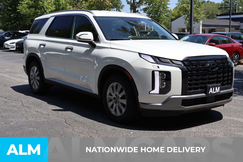 Used 2025 White Hyundai SEL image 4