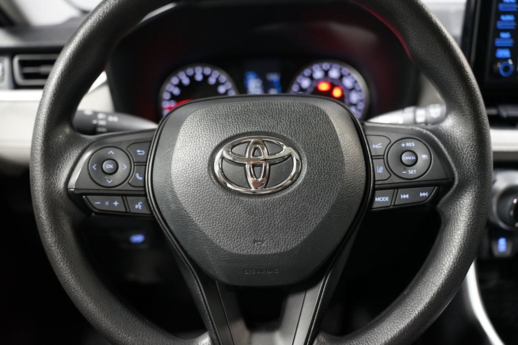 2022 Toyota RAV4 XLE 12