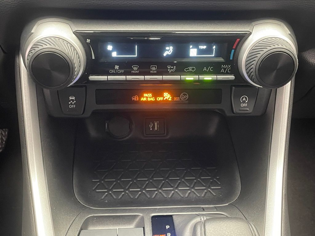 2024 Toyota RAV4 LE 26