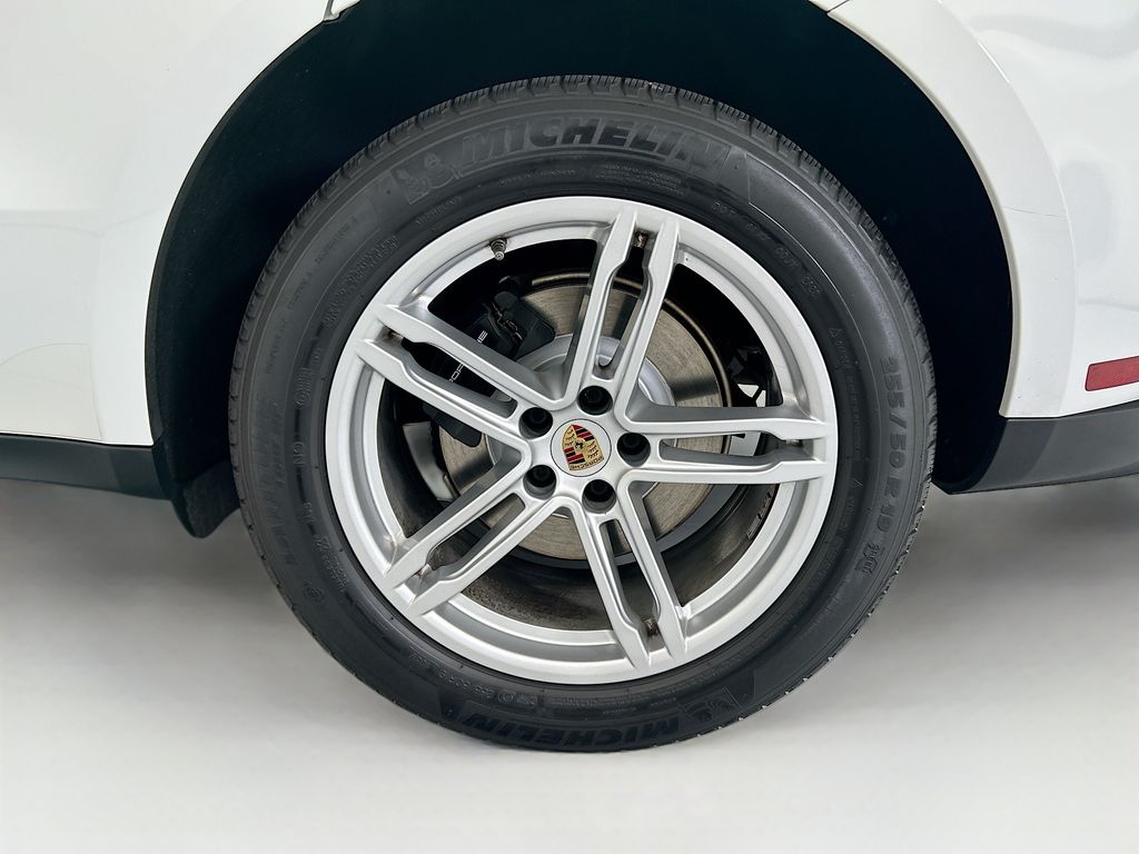 Thumbnail: 2023 Porsche Macan - 31