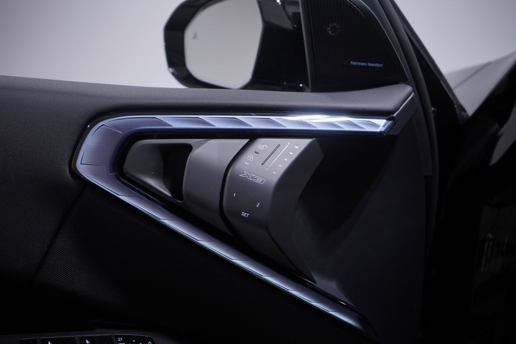 Thumbnail: 2025 BMW X3 - 11