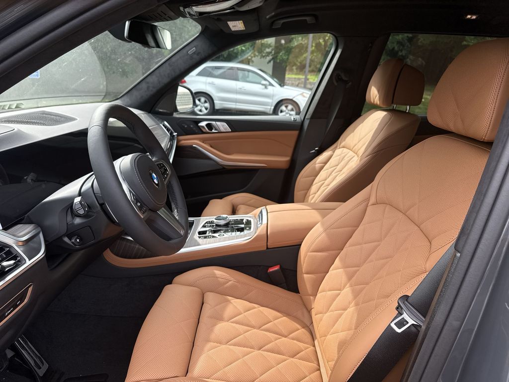 Thumbnail: 2027 BMW X7 - 11