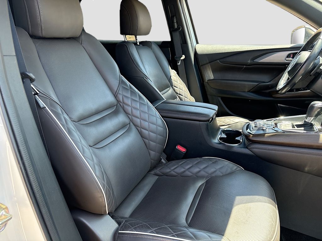 Used 2023 White Mazda Signature image 30