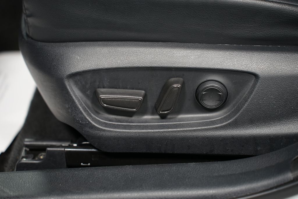 2023 Toyota Camry SE 31